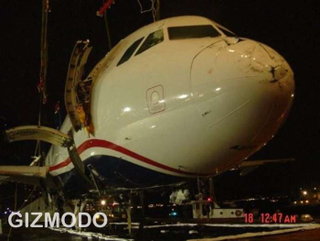 Illustration for article titled Photos of Plane Being Lifted From the Hudson Are Staggering